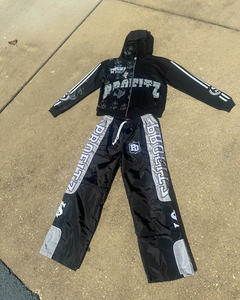 ชุดเซ็ตเสื้อฮู้ดซิปและกางเกงวอร์มทรงขาบานแบบย้อมสีเอซิดพร้อมลายพิมพ์ - Product Image 1