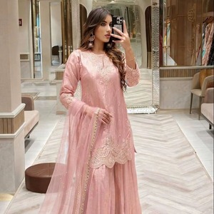 Ensemble palazzo en soie Fandy brodée de qualité supérieure pour femmes, idéal pour les mariages, les fêtes et les occasions ethniques, disponible à un prix avantageux. - Product Image 4