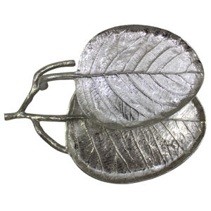 Bandeja de Servir Elegante en Forma de Hoja, Bandeja Metálica para Vajilla de Hogar, Color Plateado Brillante, Vajilla Hecha a Mano - Product Image 5