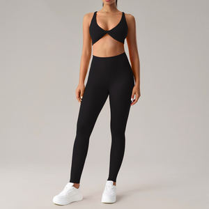 Ensemble de yoga et de fitness pour femmes, respirant et léger, de haute qualité, avec débardeur de sport et leggings très extensibles pour la salle de sport et le yoga au quotidien - Product Image 5
