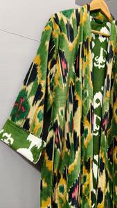 Bata de Terciopelo de Algodón 100% Ecológica Reversible con Estampado Ikat Verde, Manga Larga, Estilo Envolvente, Kimono para Mujer - Product Image 1