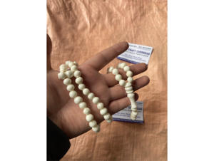 Tasbih Misbaha de prière islamique moderne et rustique en os de buffle poli, écologique, 99 perles, de la marque ILAHI - Product Image 4