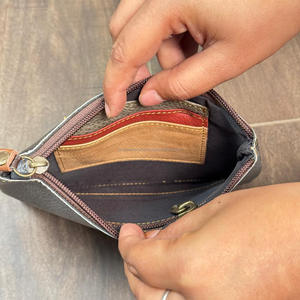 Best-seller Pochette bracelet en cuir recyclé imprimée avec logo personnalisé pour dame Pochette de maquillage cosmétique en cuir coloré pour femme - Product Image 5