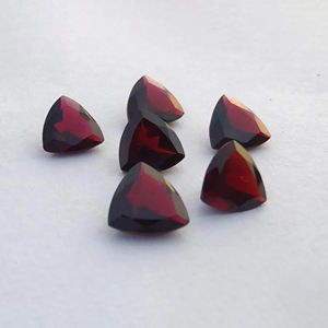 Pierre précieuse grenat de qualité AAA+ à facettes, taille triligne, pierre calibrée en vrac pour la fabrication de bijoux - Product Image 2