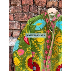 Blazer en velours vert brodé de fleurs, col mandarin, manches longues, veste pour femme faite à la main, épaisseur standard pour la saison printanière - Product Image 2