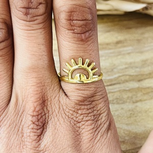 Bague Soleil Bohème en Laiton Plaqué Or 18 carats pour Femme, Bijou Céleste Délicat et Unique, Vente en Gros/OEM/ODM - Product Image 4