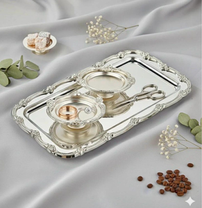 Bandeja de Almacenamiento Rectangular Clásica de Metal con Borde Dorado y Acabado Pulido para Uso en Mesa - Product Image 5