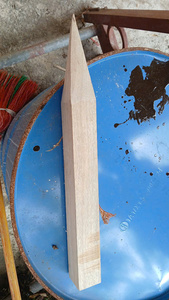 Estacas cuadradas vietnamitas de madera con patrón de palo único Muebles agrícolas secos con diseño puntiagudo - Product Image 4