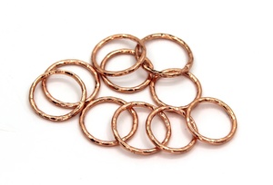 Anillo de Cobre Artesanal para el Bienestar – Diseño Envolvente Ajustable y Cómodo - Product Image 5