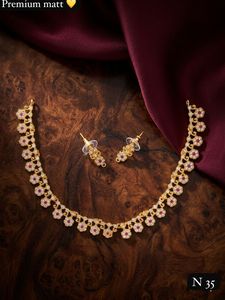 Colección Elegante de Alta Calidad, Juego de Collar y Aretes con Perlas de Imitación y Baño de Oro Kundan, Joyería de Boda para Mujer, Último Diseño - Product Image 2