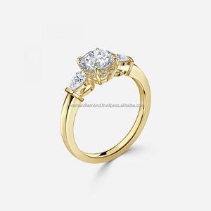 Bague de Fiançailles et d'Anniversaire Unisexe en Or 10K, Design Classique Tendance, Personnalisable avec Trois Moissanites, Cadeau Idéal pour Fête - Product Image 6
