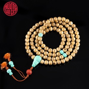 Bracelet en bois d'agar malaisien de 8 mm avec 108 perles et grain naturel halo – Authentique Mala de prière en bois d'Oud malaisien - Product Image 2