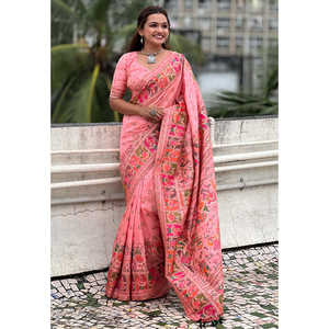 ชุดราตรีผ้าไหมแคชเมียร์สีชมพู แบรนด์ Elite Weaves พร้อมผ้าพัชมีนาและลายปักดิ้นทอง น้ำหนัก 700 กรัม - Product Image 1