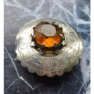 Broche escocés antiguo con grabados de cardo escocés, de cristal facetado grande color citrino, para traje escocés de las Tierras Altas - Product Image 3