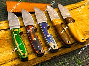 Couteau de camping Skinner à pointe tombante en acier Damas forgé à la main, personnalisable, avec support OEM/ODM, fourreau en cuir coloré - Product Image 6