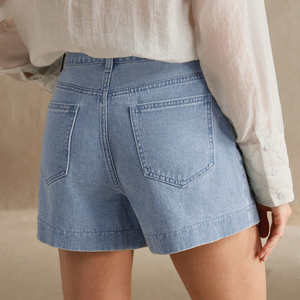 กางเกงยีนส์ขาสั้นผู้หญิงดีไซน์ลายนูน 3 มิติ แฟชั่นสตรีทแวร์ พร้อมห่วงเข็มขัด ทรงหลวมใส่สบายและมีสไตล์ - Product Image 2