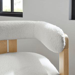 Fauteuil minimaliste en bois de frêne avec dossier incurvé et tissu texturé - Product Image 4