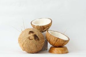 Noix de coco fraîche prête à boire avec une douceur naturelle - Product Image 1