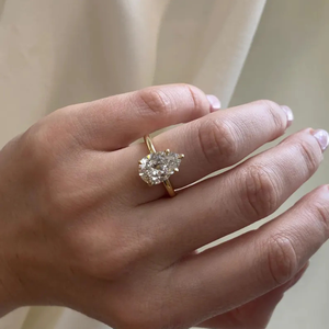 Anillo de Compromiso Solitario con Diamante Cultivado en Laboratorio de 1 Quilate, Corte Pera, Cinco Puntas, Oro de 14K, Claridad VS, Color DE, Chapado en Rodio, IGI - Product Image 1