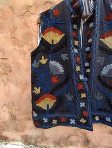 Chaqueta Bordada Suzani Vintage Hecha a Mano de Primera Calidad para Mujer, Ropa Exterior Étnica Bohemia, Disponible para Suministro al por Mayor - Product Image 3