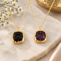 Collier pendentif en onyx noir et améthyste sculptés à motifs floraux pour femme, en laiton plaqué or, bijou de mode pour usage quotidien