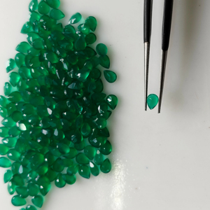 พลอยออนิกซ์สีเขียวธรรมชาติ รูปทรงลูกแพร์ ขนาด 4x3 มม. คุณภาพดีที่สุด สำหรับทำเครื่องประดับ จากเรดเมาน์เทน เจมส์ - Product Image 4