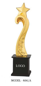 Trophée étoile personnalisé avec logo et texte gravés. - Product Image 4