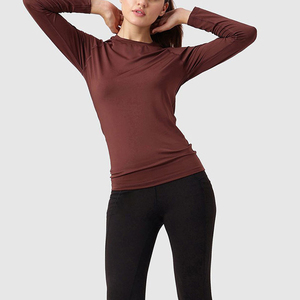 Camiseta de compresión para mujer, suave y elástica, para fitness, correr y uso deportivo. - Product Image 3