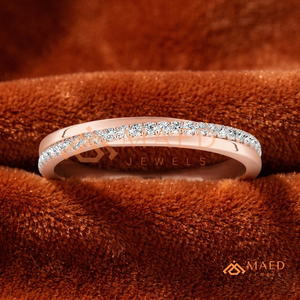 แหวนมอสซาไนต์ชุบทองคำขาว 18K สไตล์โรแมนติก ดีไซน์เก๋ไก๋รูปทรงเฉียง สำหรับผู้หญิง แหวนแต่งงานลายคลื่นบิดเกลียว แหวนหมั้น เครื่องประดับหรูหรา - Product Image 1