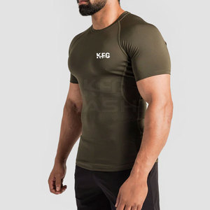 Rashguard pour homme à manches courtes, respirant, antibactérien, en tissu extensible écologique, avec technologie de séchage rapide pour l'extérieur - Product Image 1