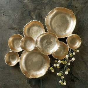 Ensemble de bols Wabi-Sabi en métal faits à la main, finition dorée polie, vaisselle décorative pour servir et présenter - Product Image 1
