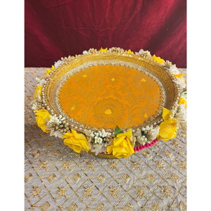 Plateau de mariage artisanal en forme de rose jaune - Élégant plateau cadeau de mariée en dentelle dorée - Plateau festif traditionnel pour le Mehendi - Product Image 3