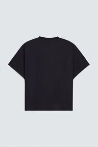 เสื้อยืดคอกลมแขนสั้นสีดำสำหรับผู้ชาย พิมพ์ลายกราฟิกสีขาว ทรงปกติ สวมใส่สบาย ผลิตจากผ้าเจอร์ซีย์ 100% คอตตอน พิมพ์ลายด้านหน้า - Product Image 6