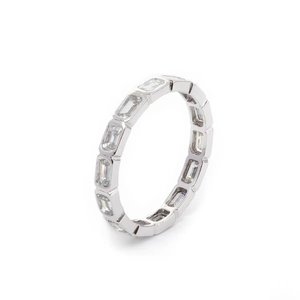 Anillo de eternidad completo con diamantes cultivados en laboratorio de corte esmeralda de 3.8*2.2 mm en oro blanco de 18K con engaste de bisel, banda de diamantes, diamante certificado por IGI. - Product Image 4