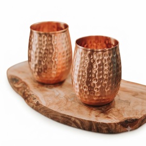 Gobelet artisanal 100 % cuivre pur, finition martelée, verre à boire en forme de sablier, tasse à eau ayurvédique pour la maison, vente en gros - Product Image 2
