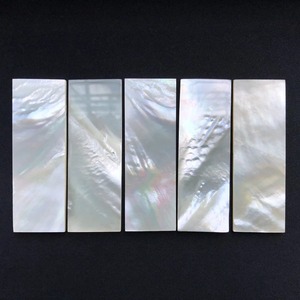 Perle de nacre naturelle polie, carrée, faite à la main, style nautique moderne, objet de collection artistique, 100x38x2mm, provenant de l'Uttar Pradesh - Product Image 4
