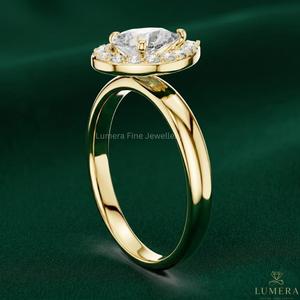 Bague de fiançailles en or jaune avec halo de diamants de laboratoire en forme de poire, bague de mariage de luxe pavée de diamants - Product Image 4