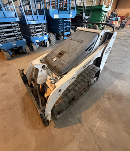 รถตักล้อยางขนาดเล็ก MT52 ปี 2006 พร้อมอุปกรณ์ยก ® ความจุ 1,550 ปอนด์ - Product Image 1