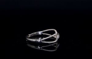 Anillo de Compromiso Minimalista de Plata de Ley con Moissanita, Engaste de Puntas, Bañado en Rodio, 12 GM, Unisex - Product Image 4