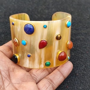 กำไลข้อมือแฟชั่นทำจากเขาควาย เหมาะสำหรับผู้หญิงที่มองหาเครื่องประดับแฮนด์เมดที่โดดเด่น - Product Image 1