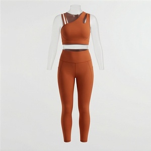 Ensemble 2 pièces de yoga pour femme, bleu marine côtelé, composé d'un crop top à manches longues et d'un short taille haute, avec décolleté carré et bretelles spaghetti - Product Image 1