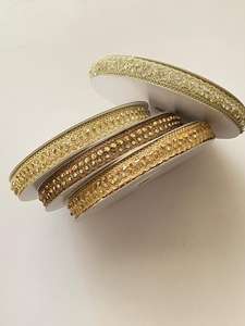 Ribete de Encaje Metálico Dorado y Plateado con Lentejuelas y Bordado para Zapatos - Ecológico y Lavable - Product Image 6