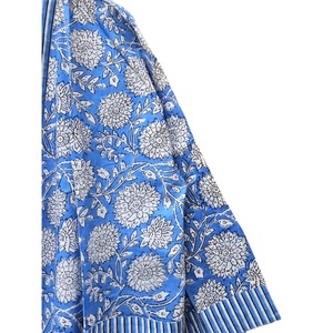 Kimono Ecológico 100% Algodón Orgánico con Estampado Artesanal en Azul Índigo y Blanco, Largo hasta la Rodilla, para Mujer, Ideal para el Verano - Product Image 4
