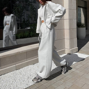 Ensemble de survêtement tendance pour femme, coupe oversize et ample, avec sweat à capuche en molleton épais et pantalon de survêtement décontracté, style streetwear - Product Image 6