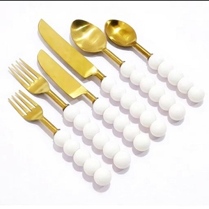 Couverts de luxe indiens faits à la main avec manche perlé en résine, vaisselle glamour, ensemble de couverts plaqués or pour événements de mariage - Product Image 2