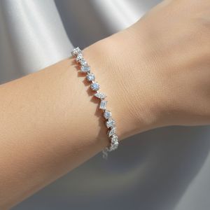 Bracelet tennis en diamants de formes variées 10.050 CTW dans un serti classique à maillons continus, bijoux fins - Product Image 6