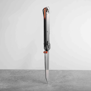 Cuchillos Plegables Estilo Tanto con Hoja Angular de Acabado Satinado, Mango Negro, Bloqueo Deslizante y Perno de Pulgar Naranja para Uso Diario - Product Image 6
