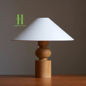Lampe de table en gros de l'usine du Vietnam, décoration intérieure, base en bois, conception OEM, emballage personnalisé, chambre méditerranéenne, artisanat HNH - Product Image 1