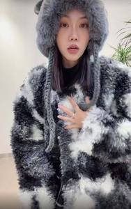 Manteau d'hiver long pour femme de style américain Nesta Sports, veste en fausse fourrure multicolores en cachemire pour femme - Product Image 6