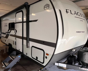 Autocaravanas Usadas a Precios Accesibles 2025 2024 Forest River Flagstaff E-Pro E17LE Remolques de Viaje Disponibles - Product Image 2
